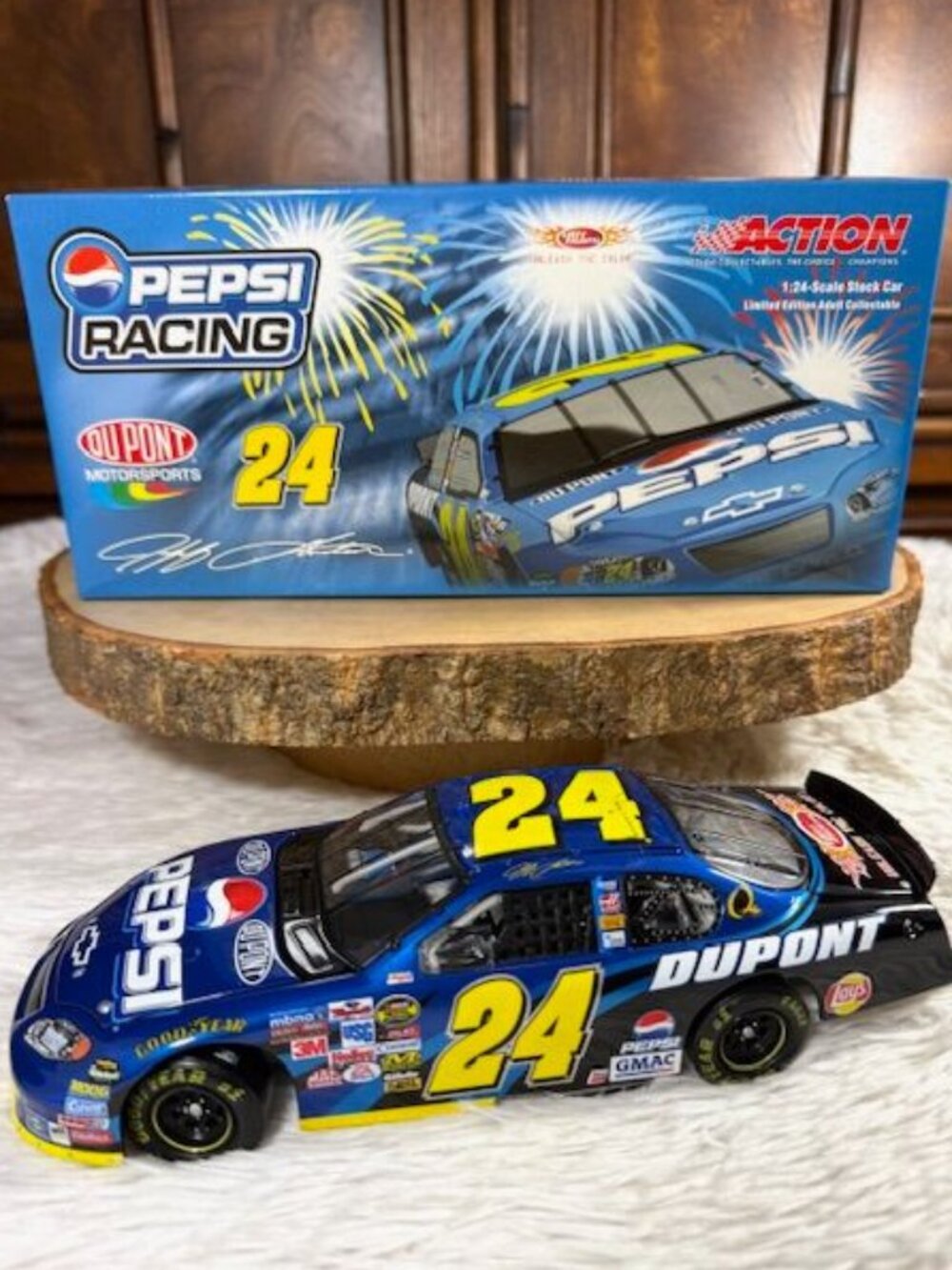 Vintage Jeff Gordon #24 DuPont Pepsi 2005 Monte Carlo 1:24 Scale Stock Car